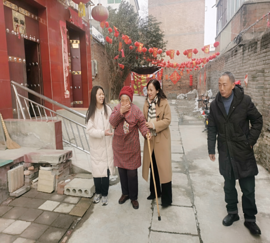 瑟瑟冬日 暖暖溫情——公司黨委、工會(huì)開展“送溫暖、送祝?！被顒?dòng)